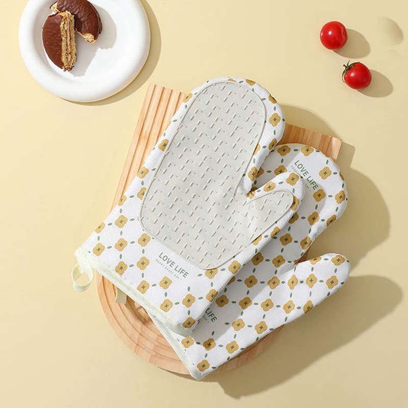 Anti-Scalding Microwave Cotton Non-Slip Insulation Gloves Pair